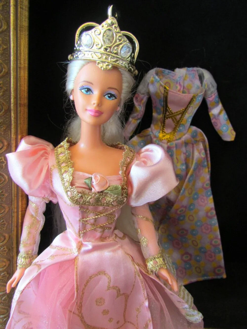 RAPUNZEL BARBIE PRINCESS, 2 DRESSES, LONG PLATINUM BLONDE HAIR, MACKIE FACE 1991